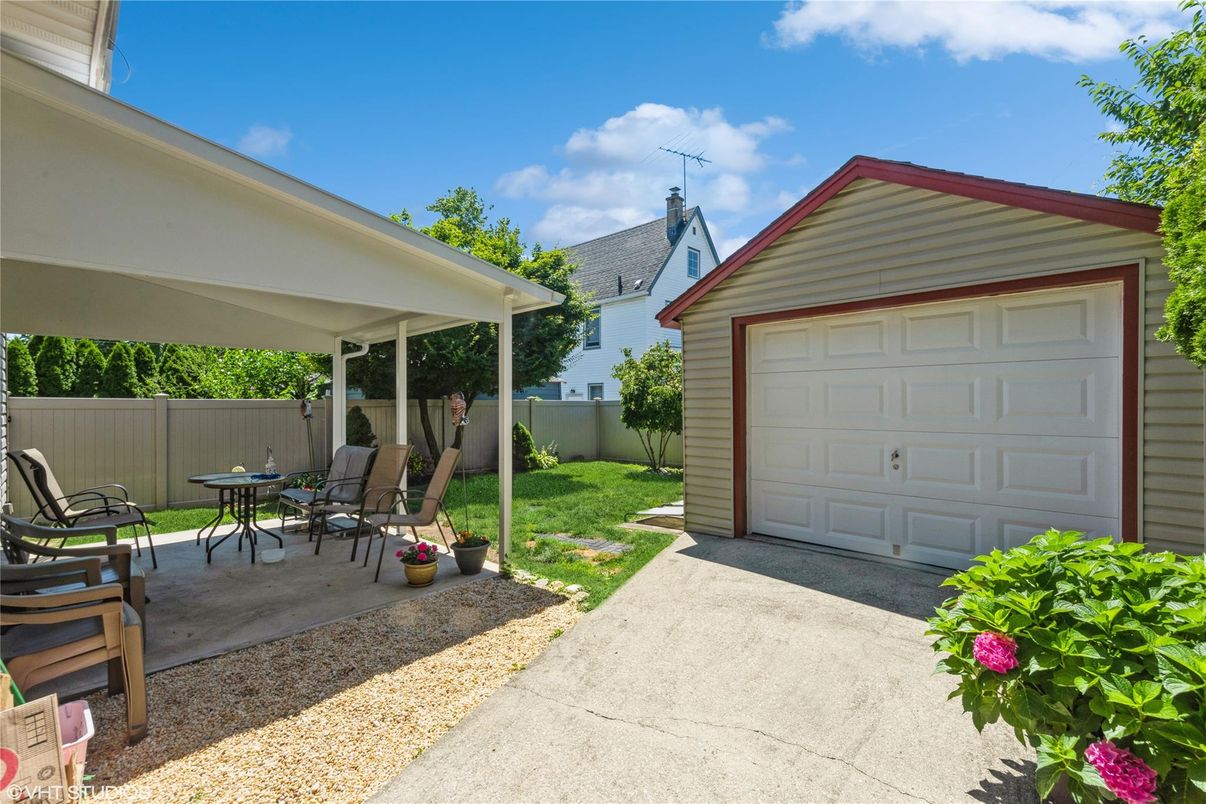 Detached Garage, Exterior