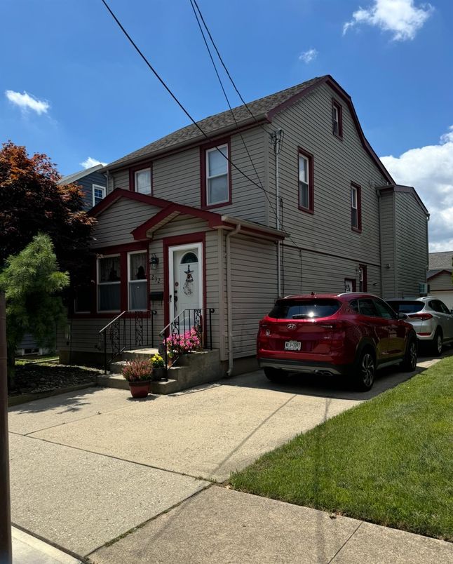 Exterior, Facade, Cape Cod
