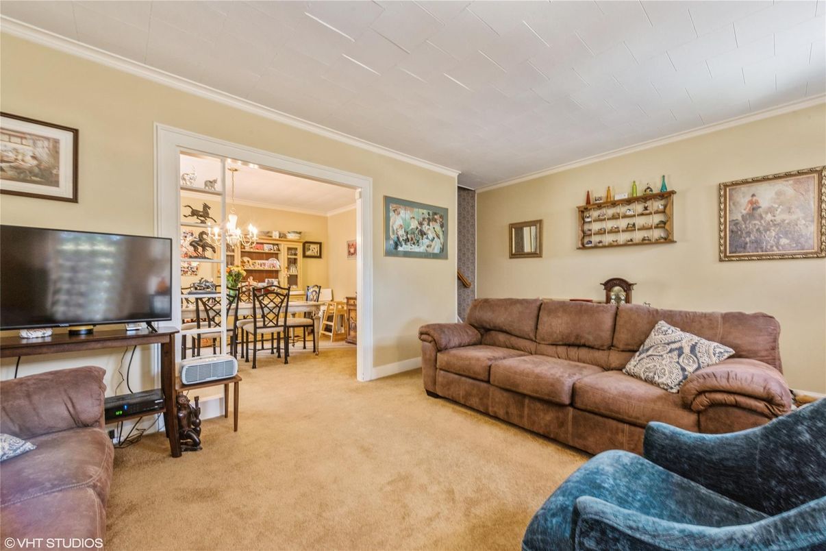 Chandelier, Dining room, Interior, Living room