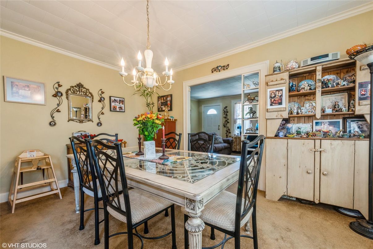 Chandelier, Dining room, Interior