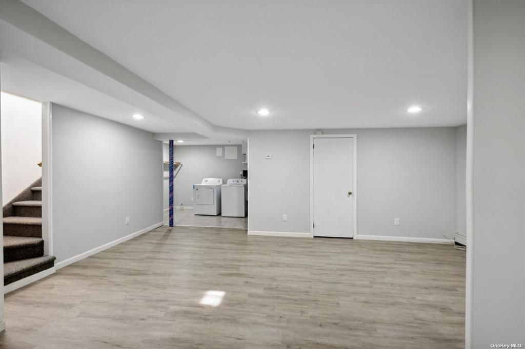 Interior, Recessed Lighting, Washer, Wood Texture Flooring