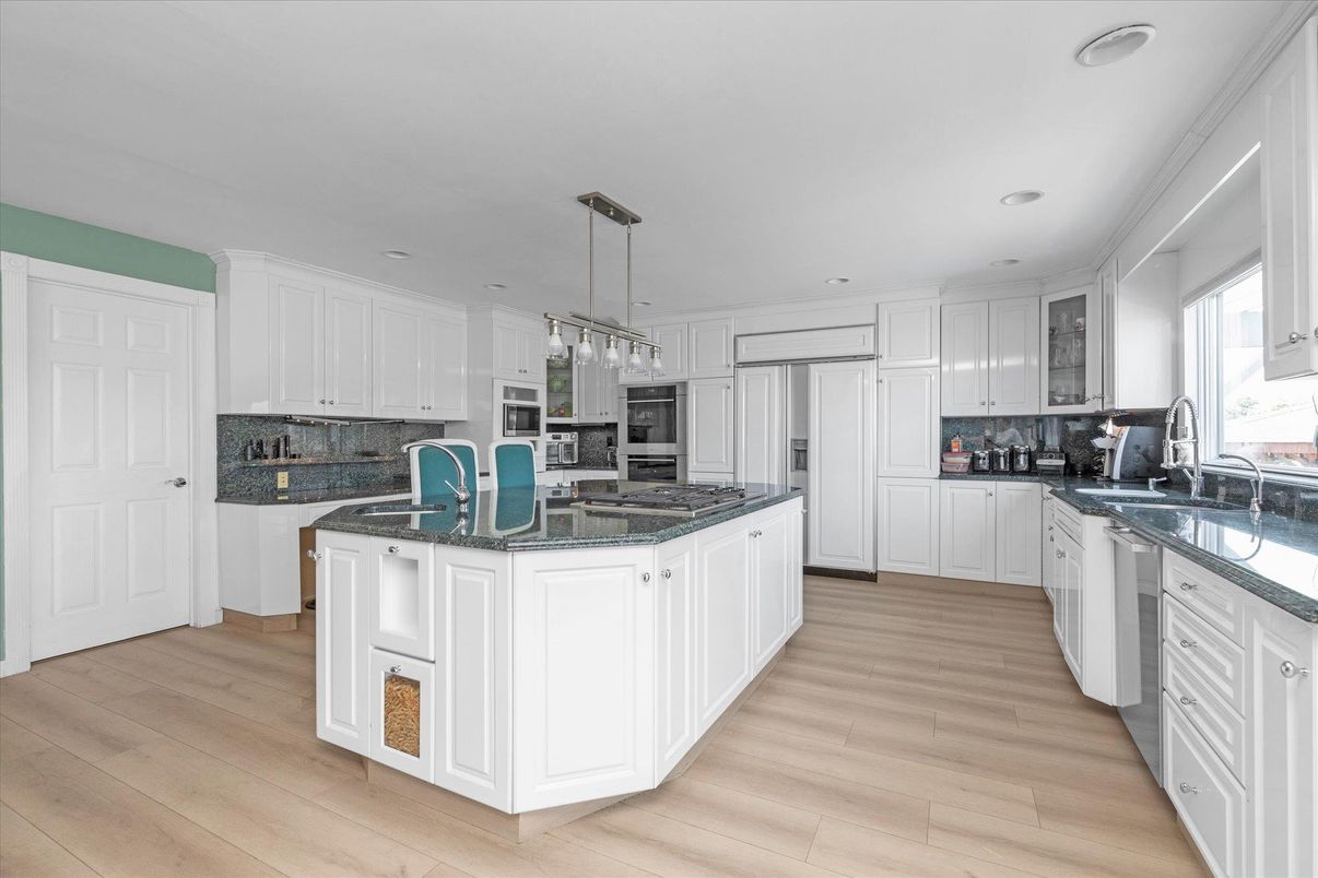 Interior, Kitchen, Pendant Lights, Recessed Lighting, Wood Texture Flooring