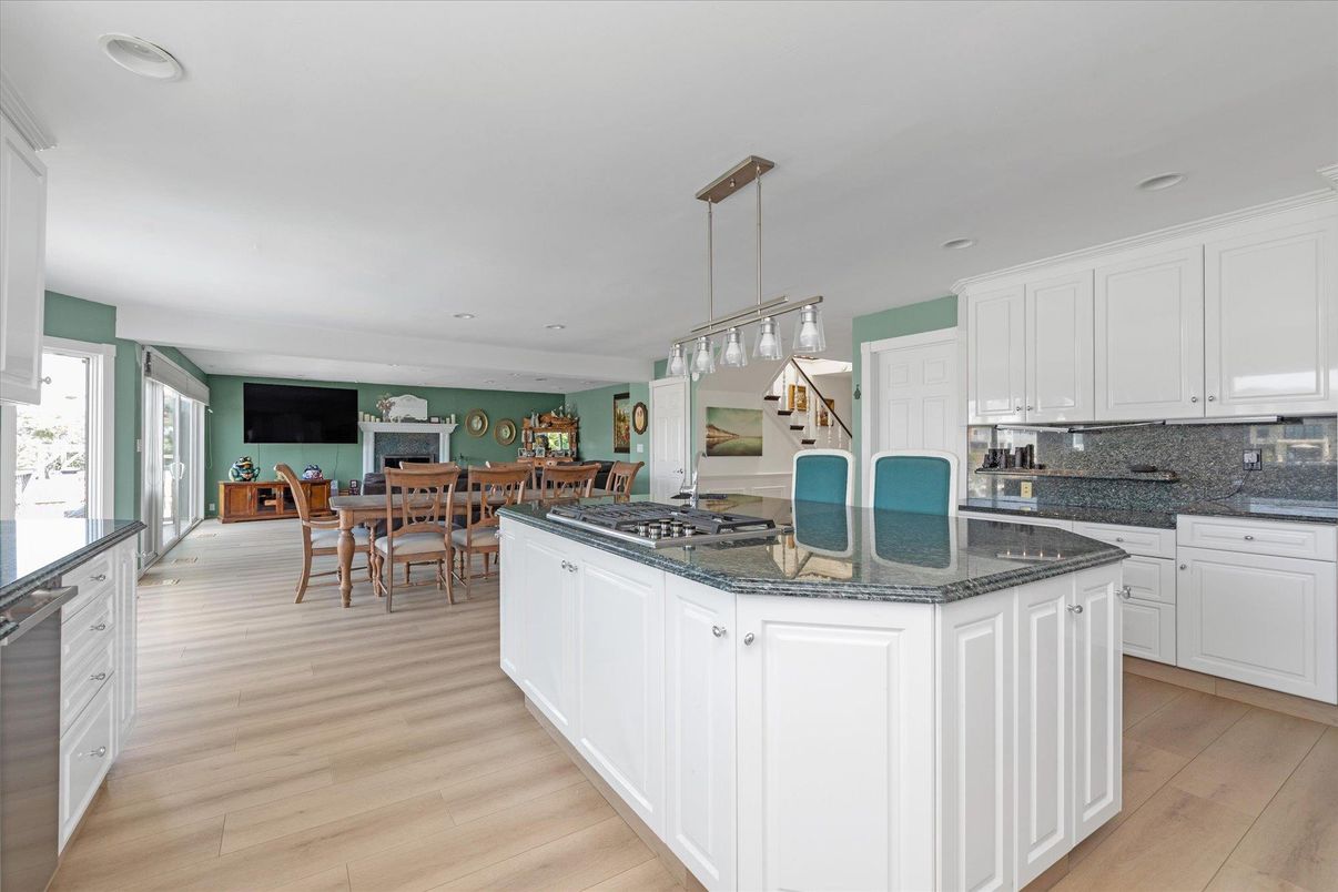 Dining room, Interior, Kitchen, Pendant Lights, Recessed Lighting, Wood Texture Flooring