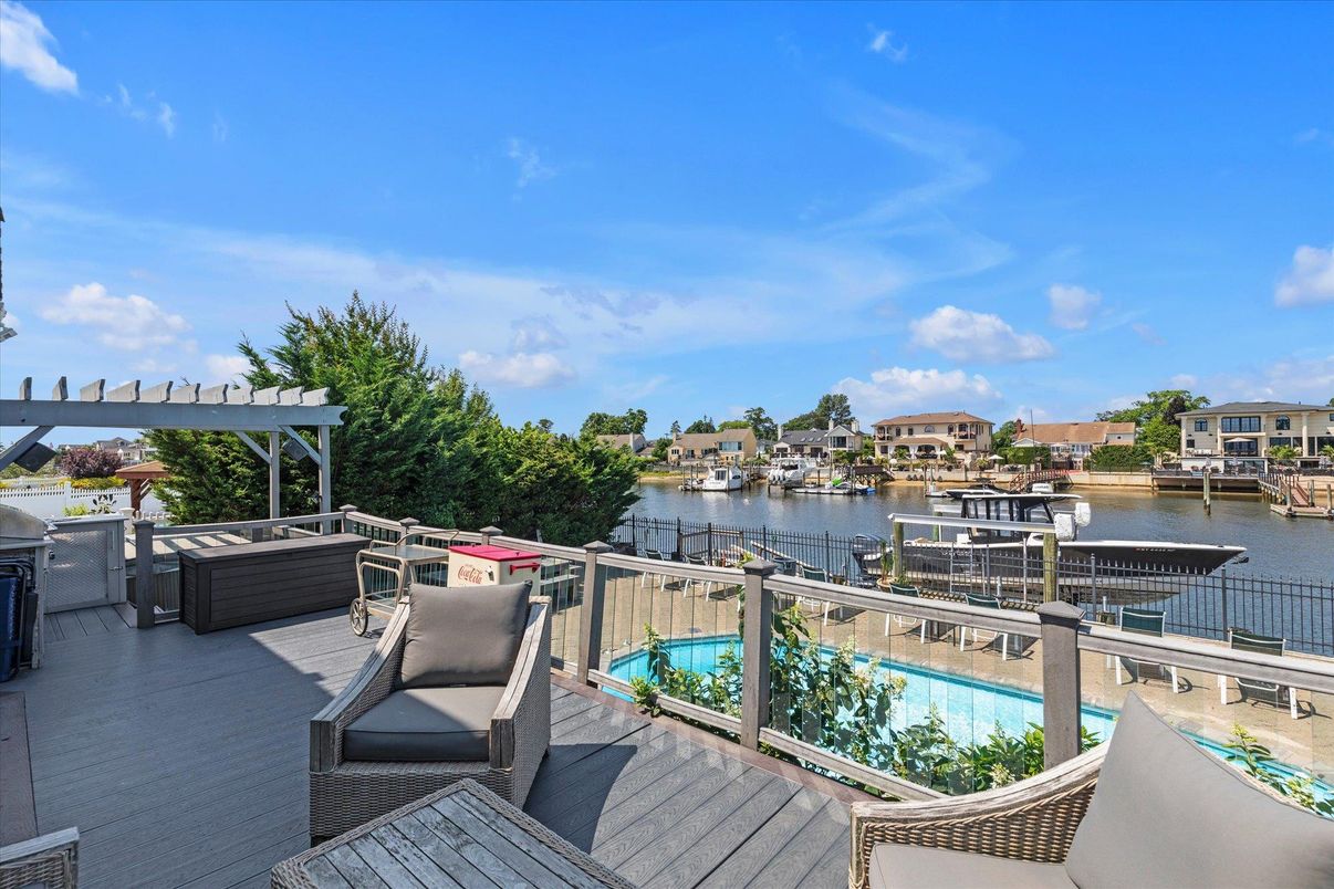 Exterior, Pool, Water
