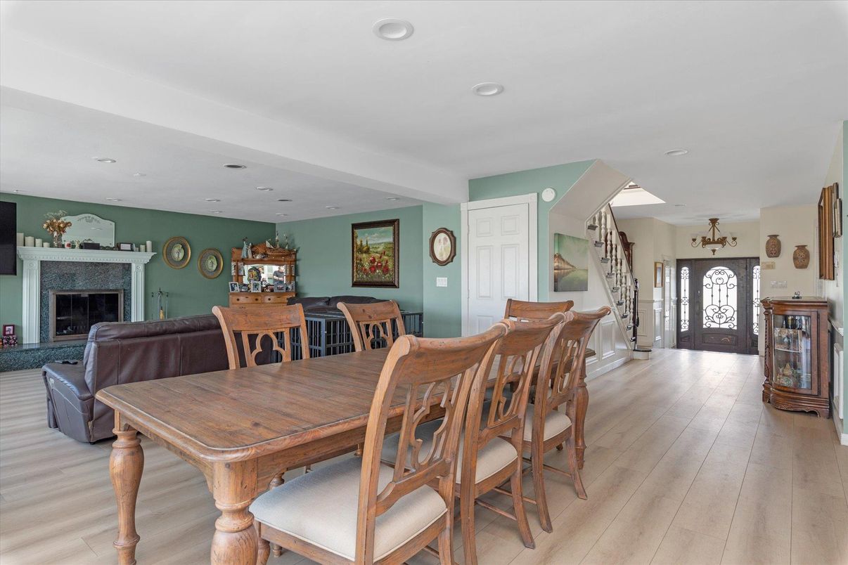 Dining room, Fireplace, Interior, Recessed Lighting, Wood Texture Flooring