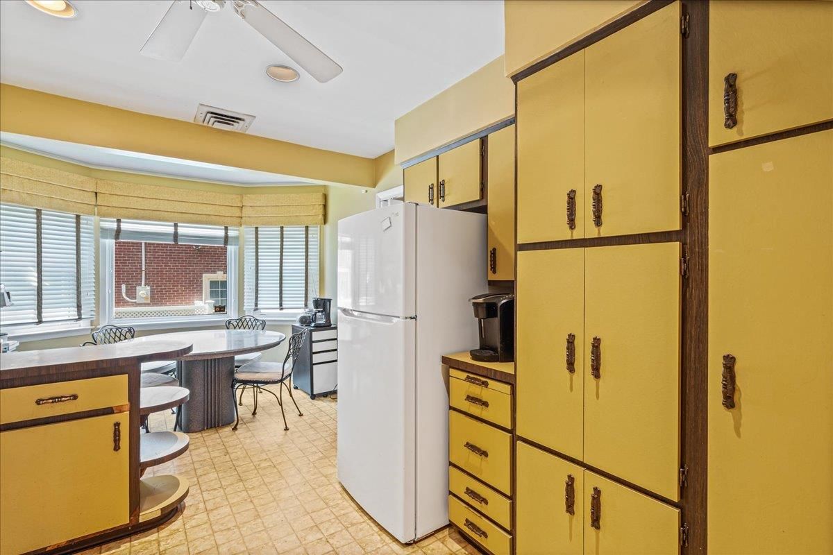 Dining room, Interior, Kitchen, Recessed Lighting