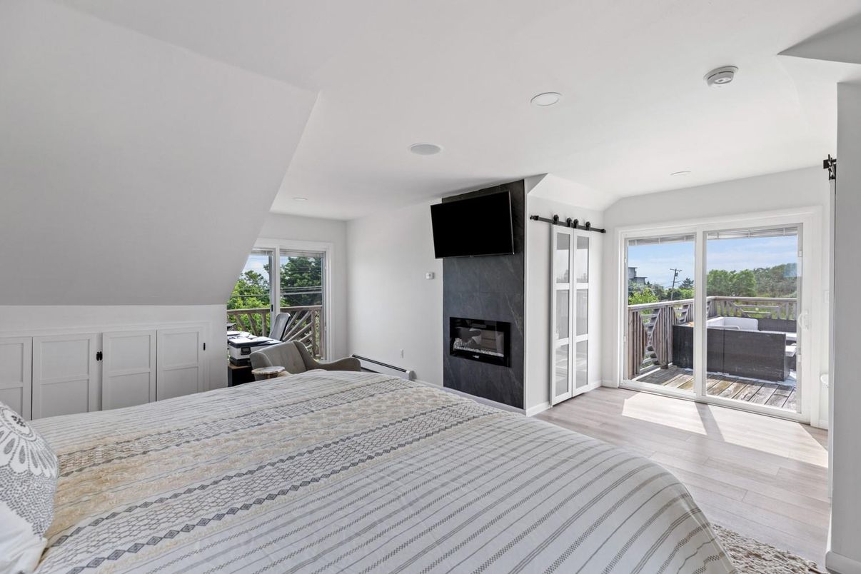 Bedroom, Fireplace, Interior, Recessed Lighting, Wood Texture Flooring
