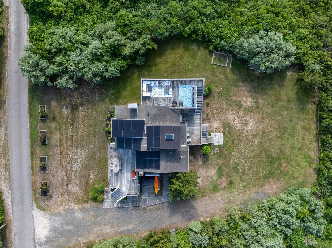 Exterior, Drone