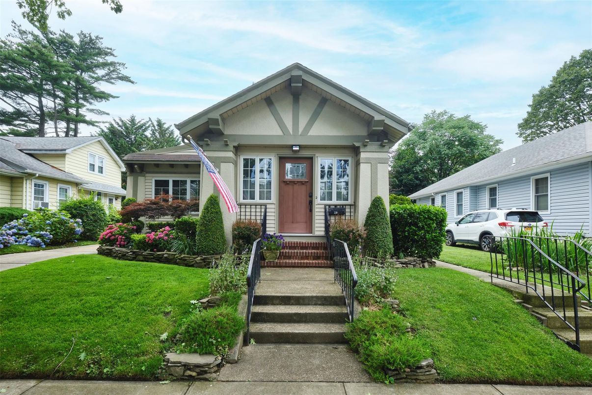 Exterior, Facade, American Craftsman
