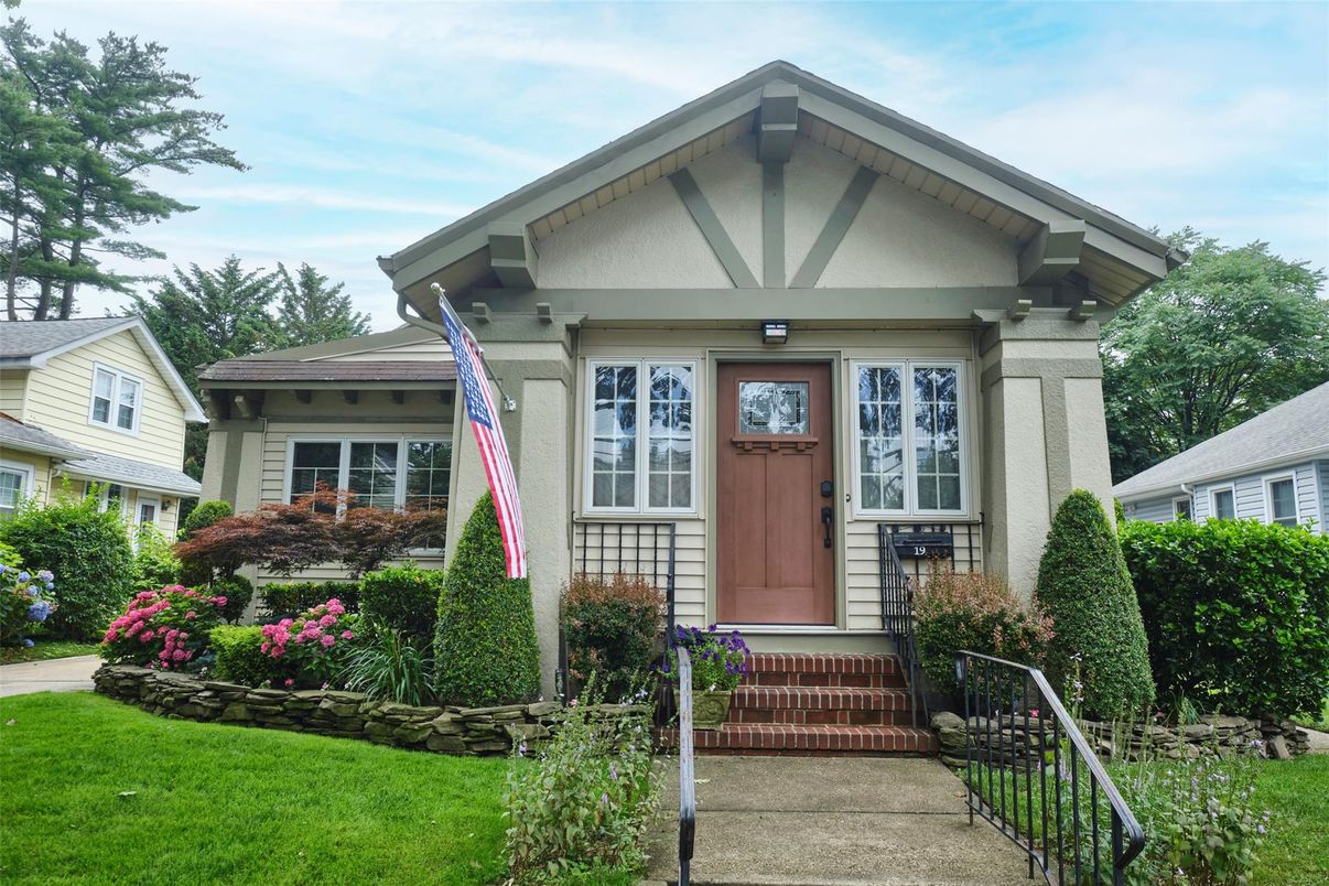 Exterior, Facade, American Craftsman