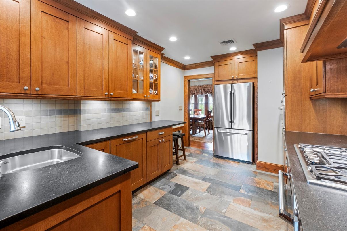 Dining room, Interior, Kitchen, Recessed Lighting, Stainless Steel Appliances