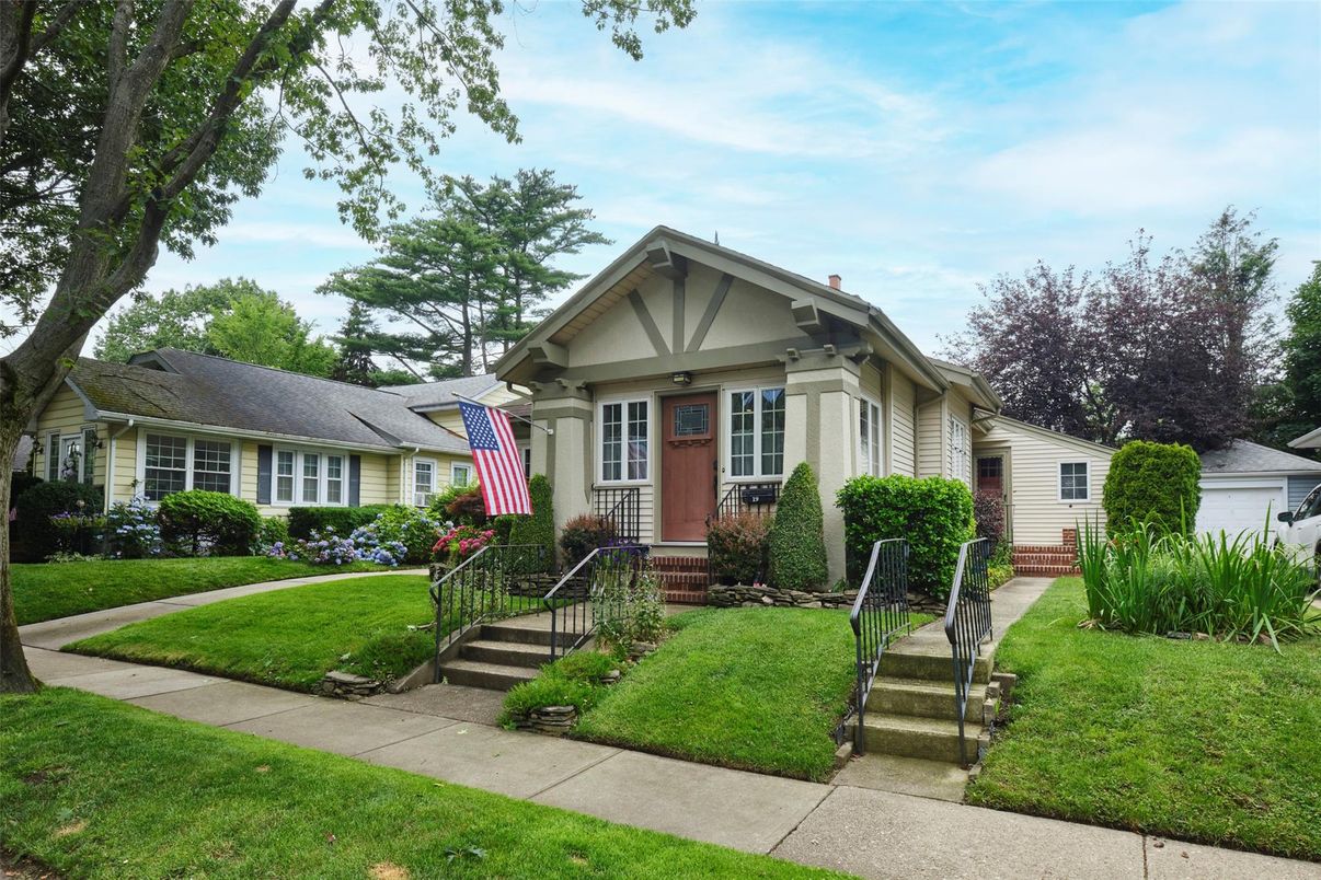 Exterior, Facade, American Craftsman