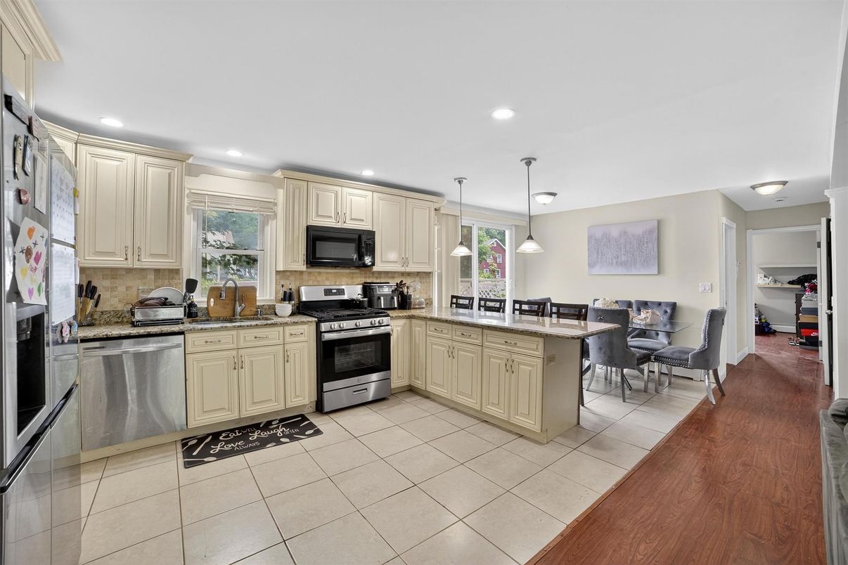 Dining room, Interior, Kitchen, Pendant Lights, Recessed Lighting, Stainless Steel Appliances, Wood Texture Flooring