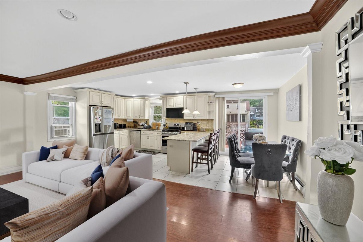 Dining room, Interior, Kitchen, Living room, Pendant Lights, Recessed Lighting, Stainless Steel Appliances, Wood Texture Flooring