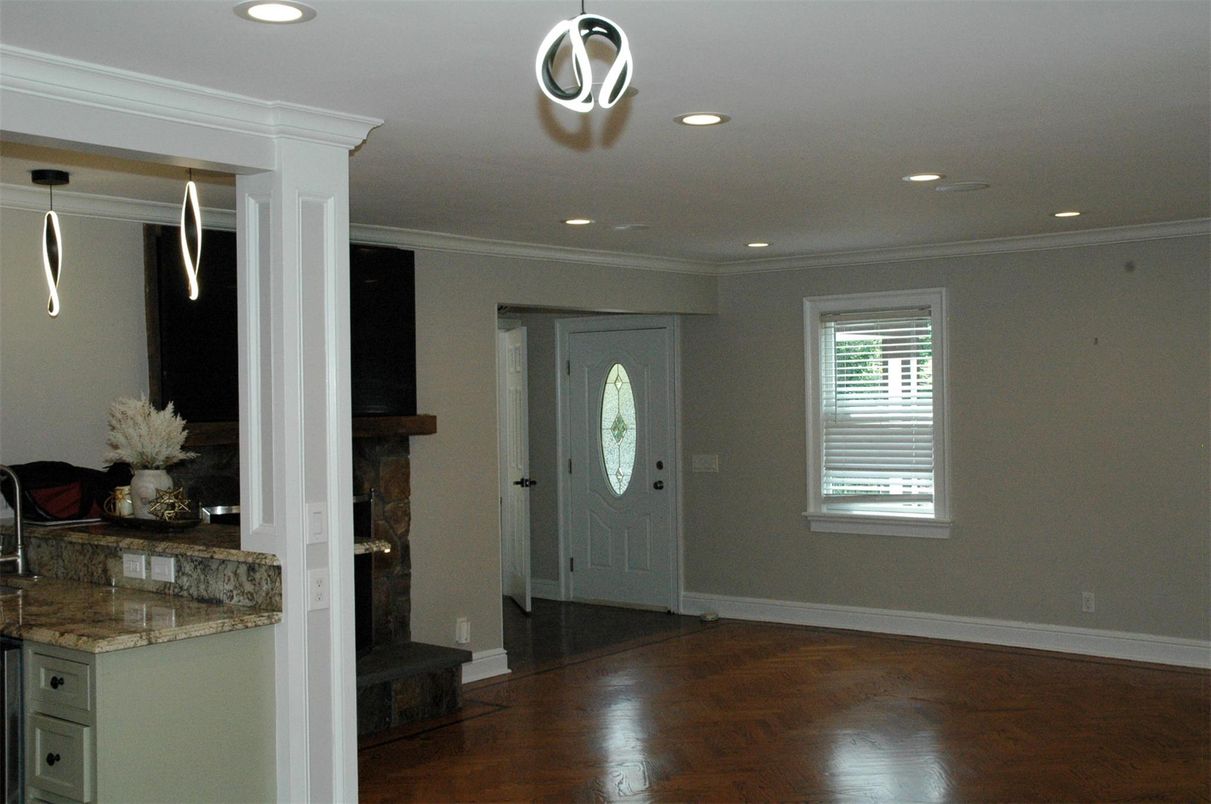 Interior, Pendant Lights, Recessed Lighting, Wood Texture Flooring