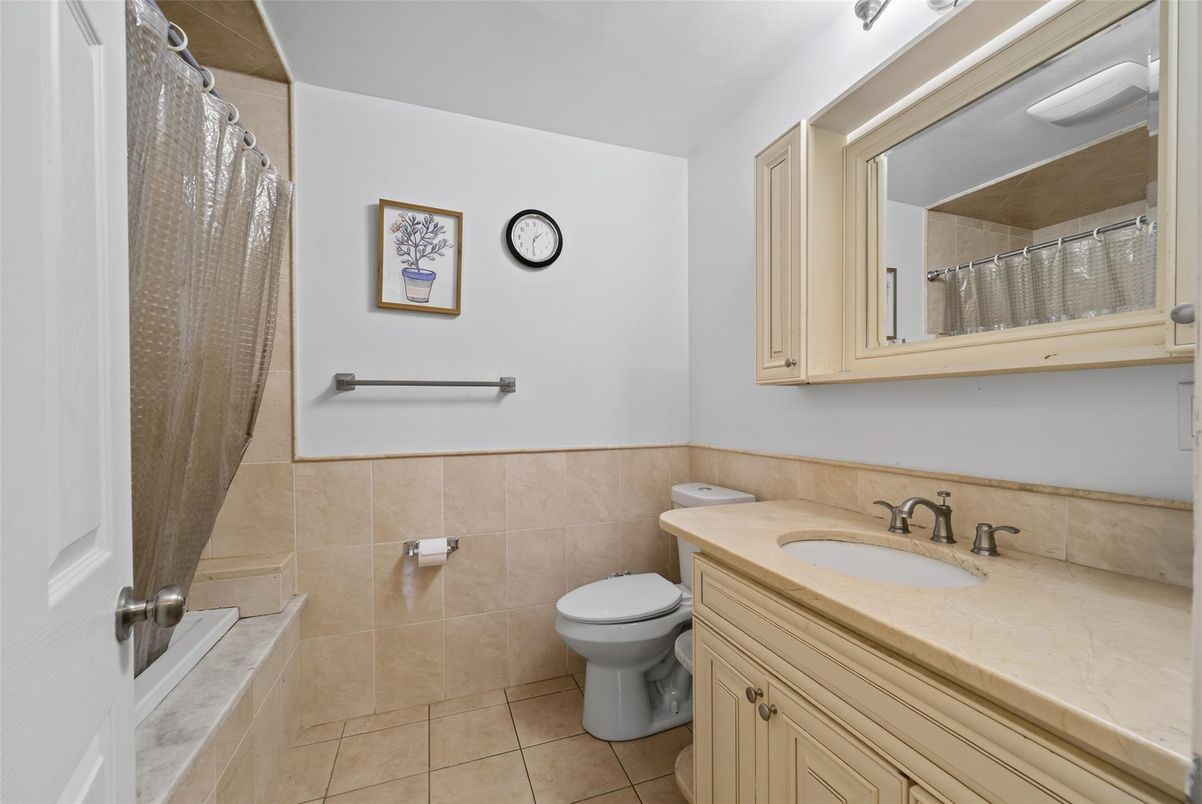 Bathroom, Interior, Tile Countertops