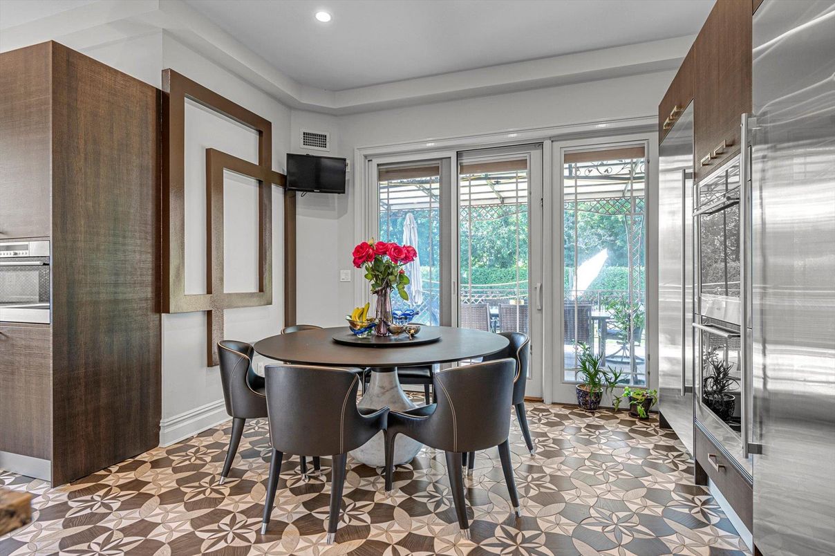 Dining room, Interior, Recessed Lighting