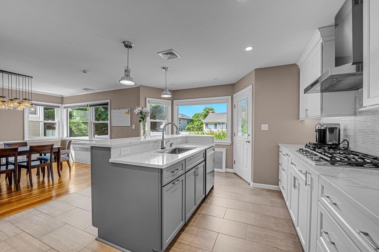 Dining room, Interior, Kitchen, Pendant Lights, Recessed Lighting, Wood Texture Flooring