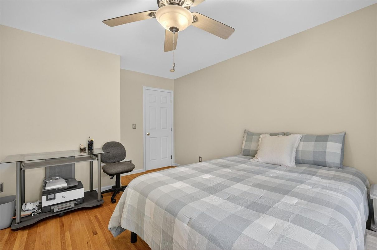 Bedroom, Home Office, Interior, Wood Texture Flooring