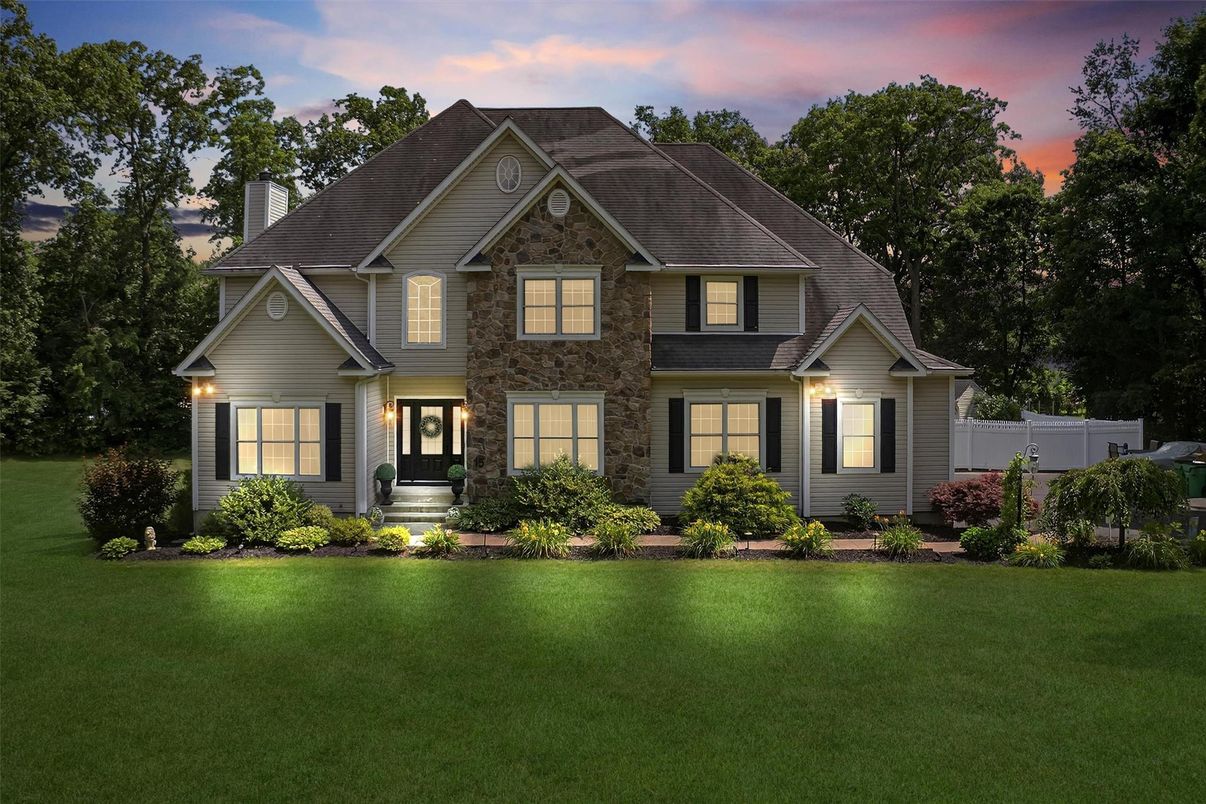 Exterior, Facade, Brick Traditional
