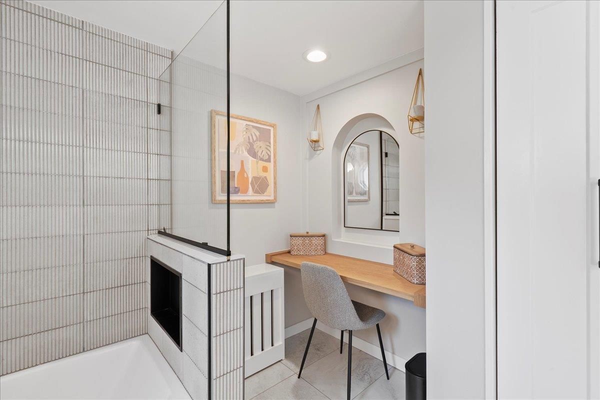 Bathroom, Interior, Recessed Lighting