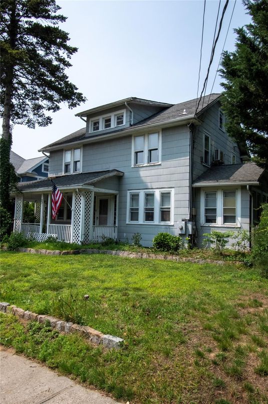 Backyard, Exterior, Facade, American Foursquare