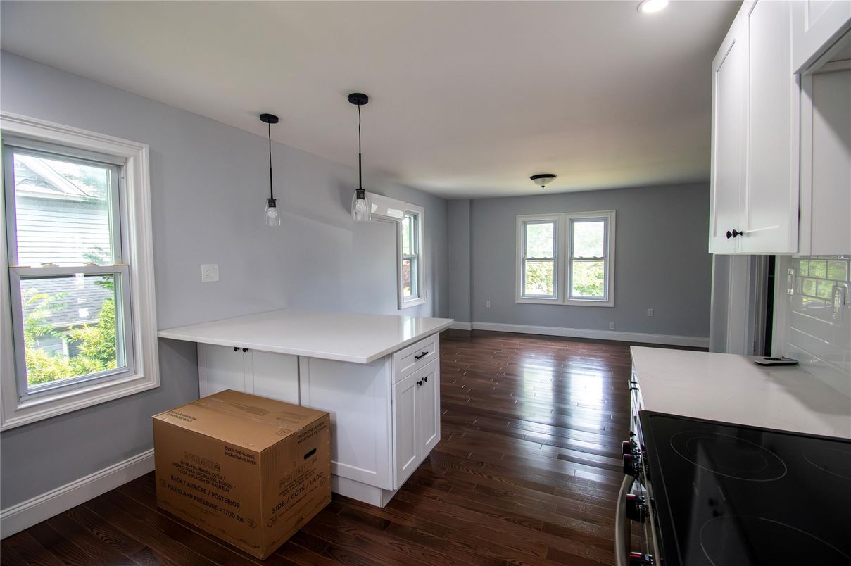 Interior, Pendant Lights, Recessed Lighting, Wood Texture Flooring