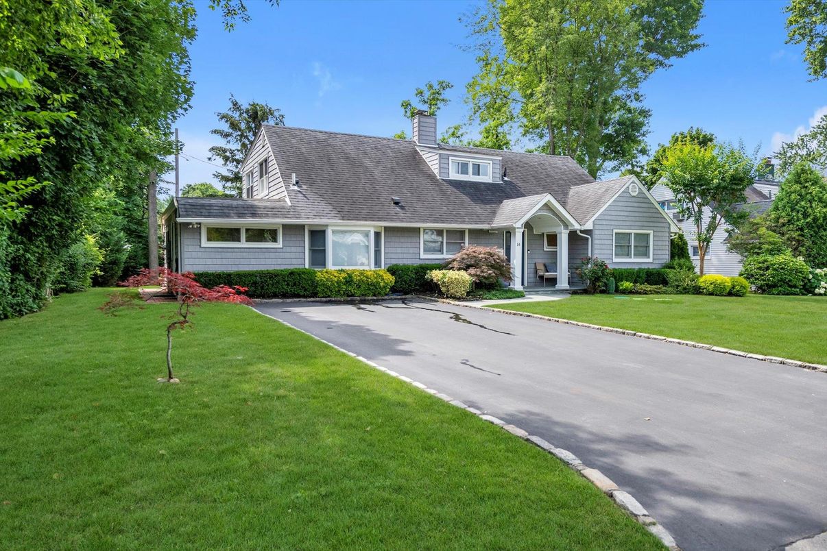 Backyard, Exterior, Facade, Cape Cod