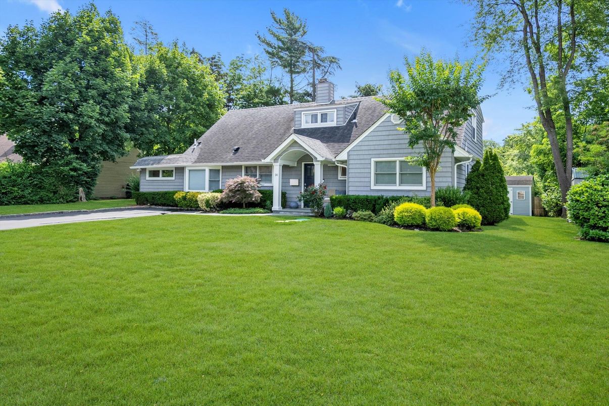 Backyard, Exterior, Facade, Cape Cod