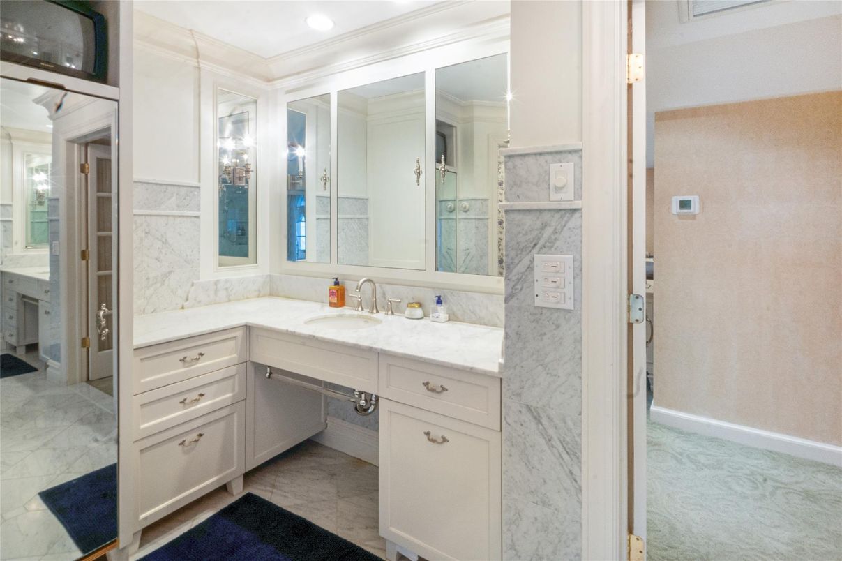Bathroom, Interior, Marble, Marble Walls, Recessed Lighting