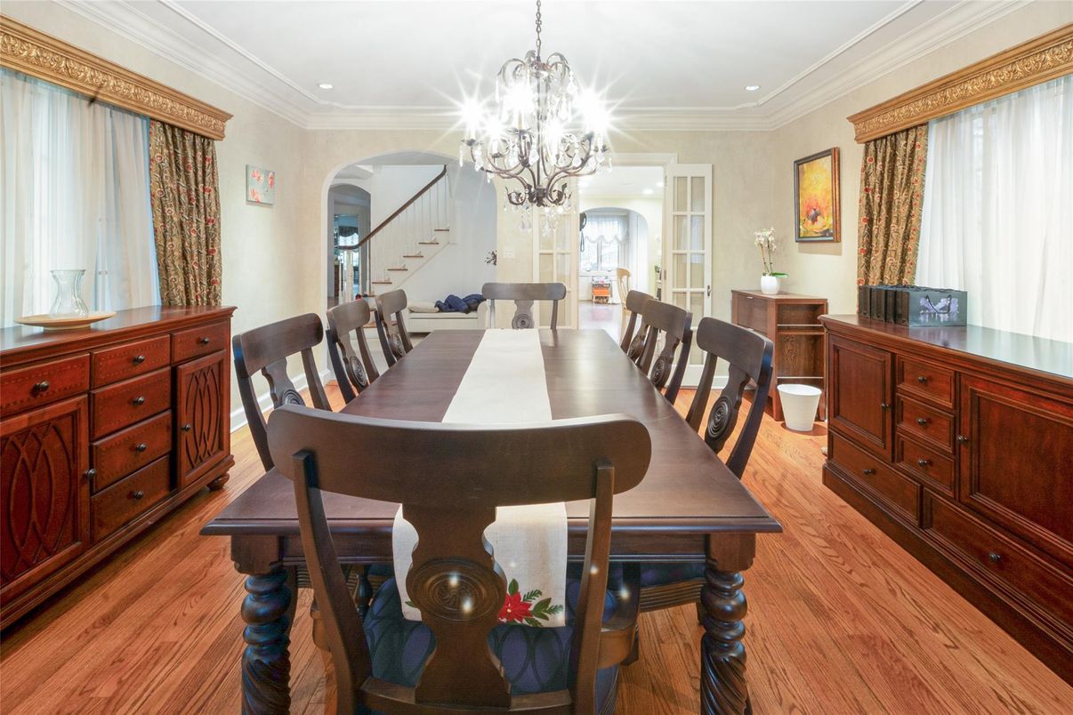 Chandelier, Dining room, Interior, Recessed Lighting, Wood Texture Flooring