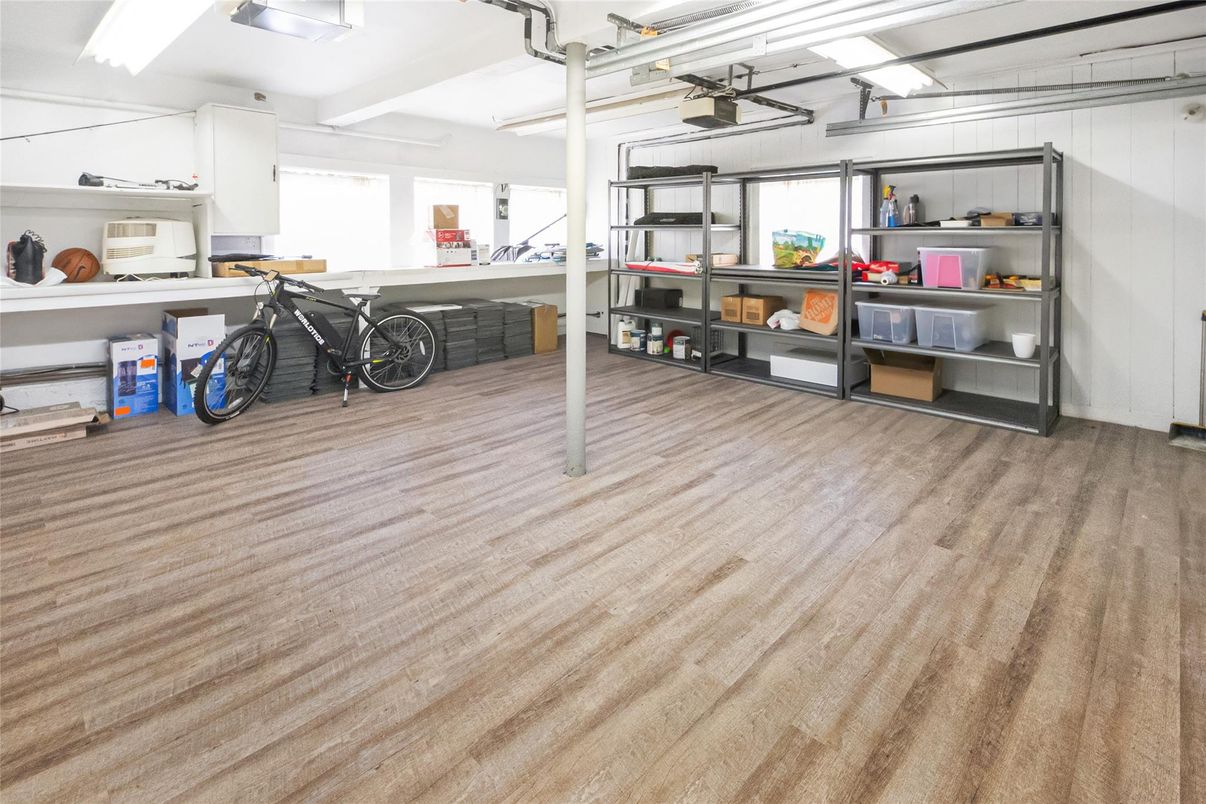 Garage, Interior