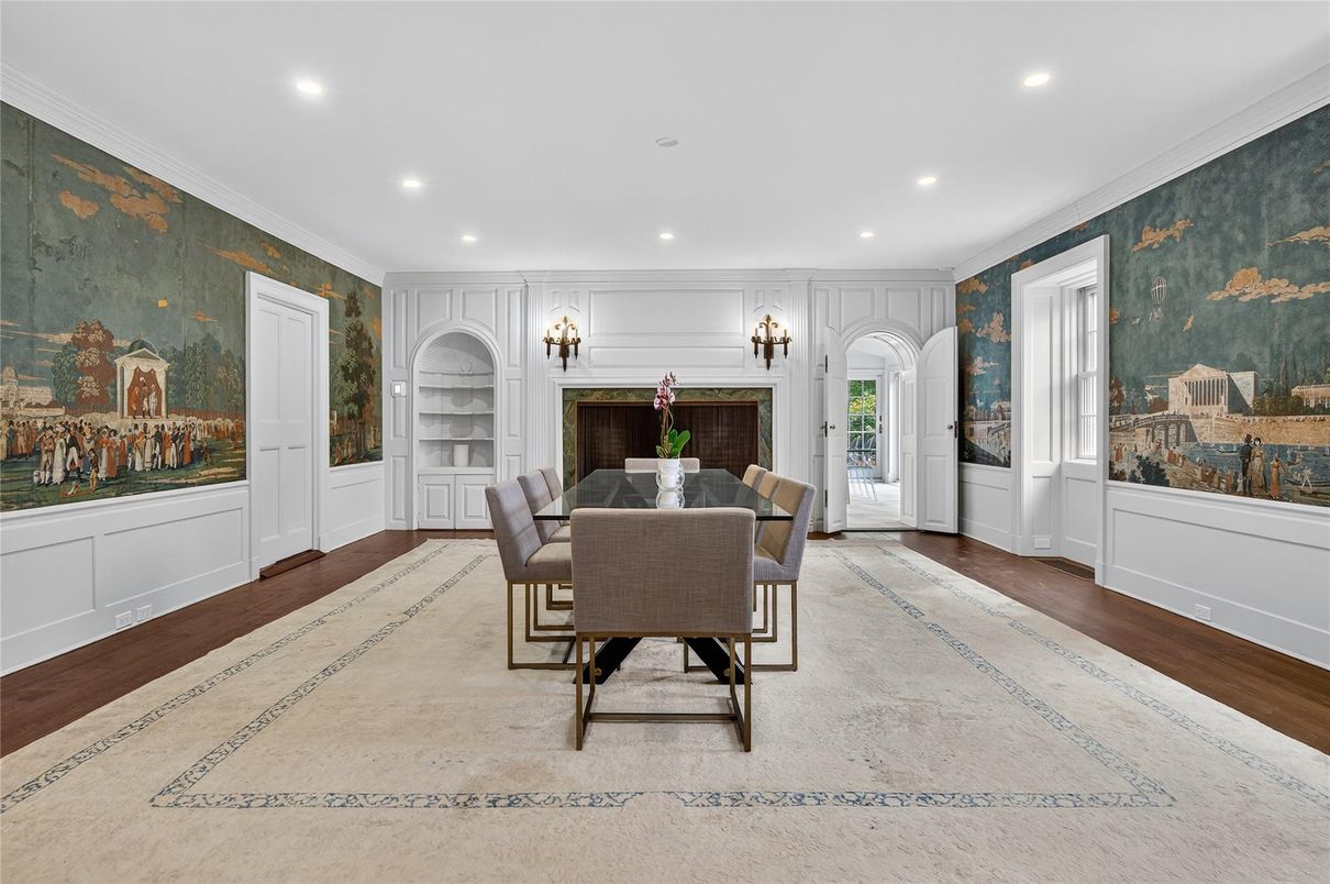 Dining room, Fireplace, Interior, Recessed Lighting, Wood Texture Flooring