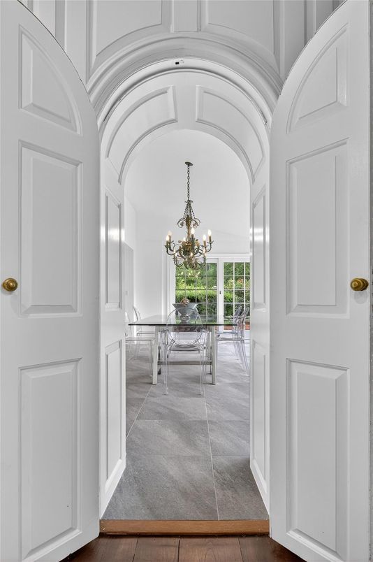 Chandelier, Interior