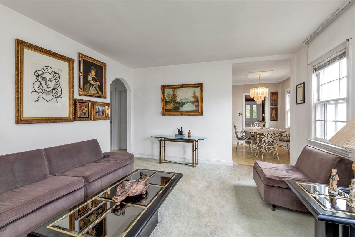Chandelier, Dining room, Interior, Living room