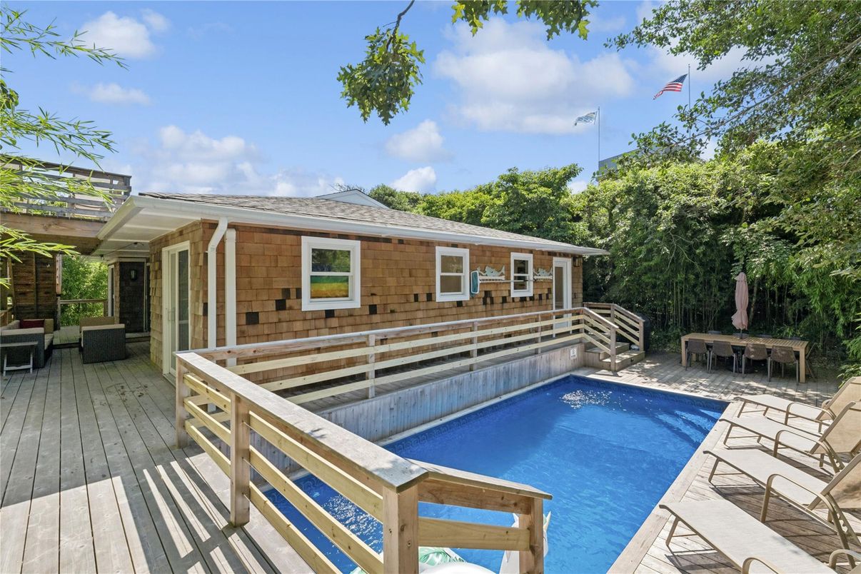 Exterior, Pool
