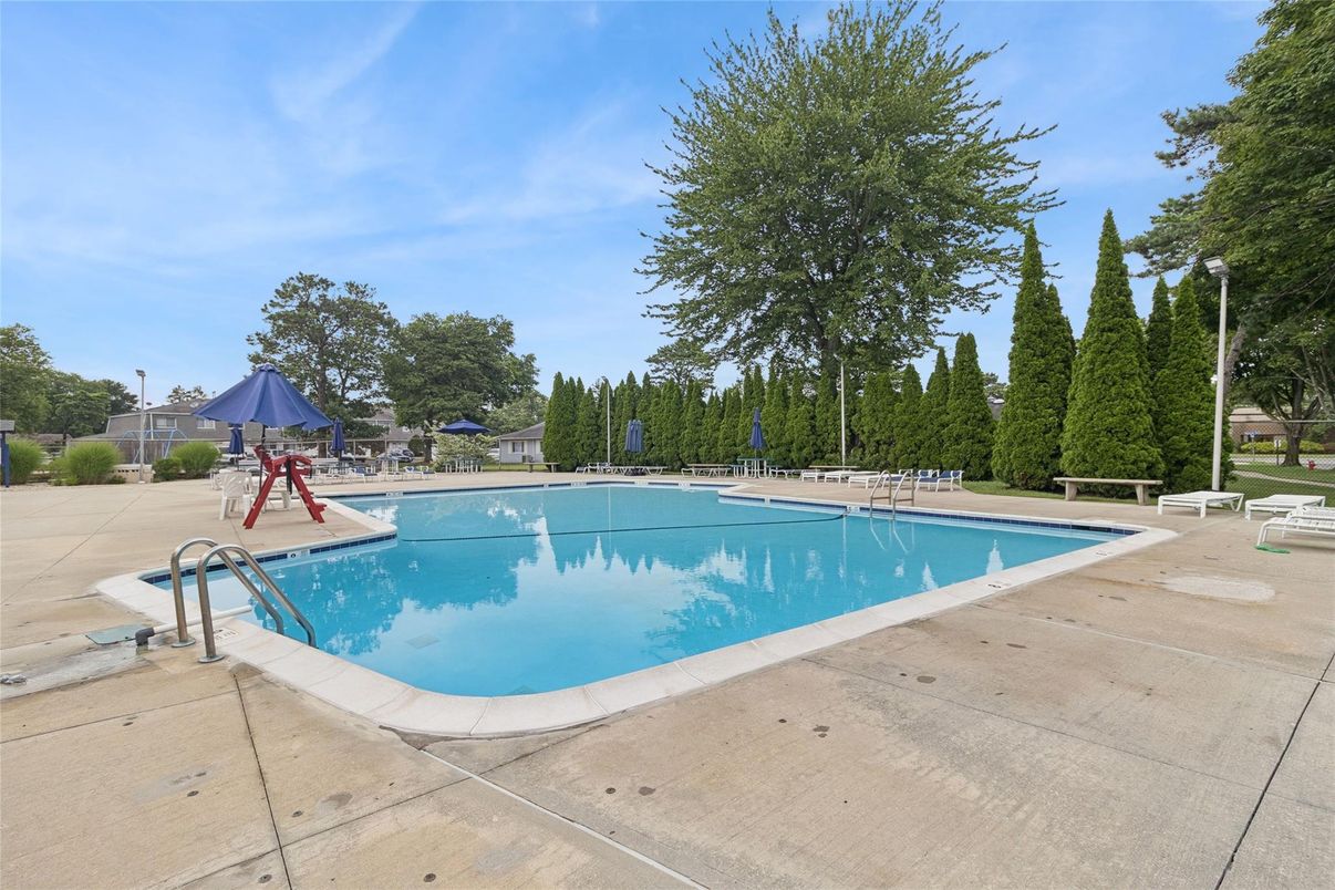 Exterior, Playground, Pool