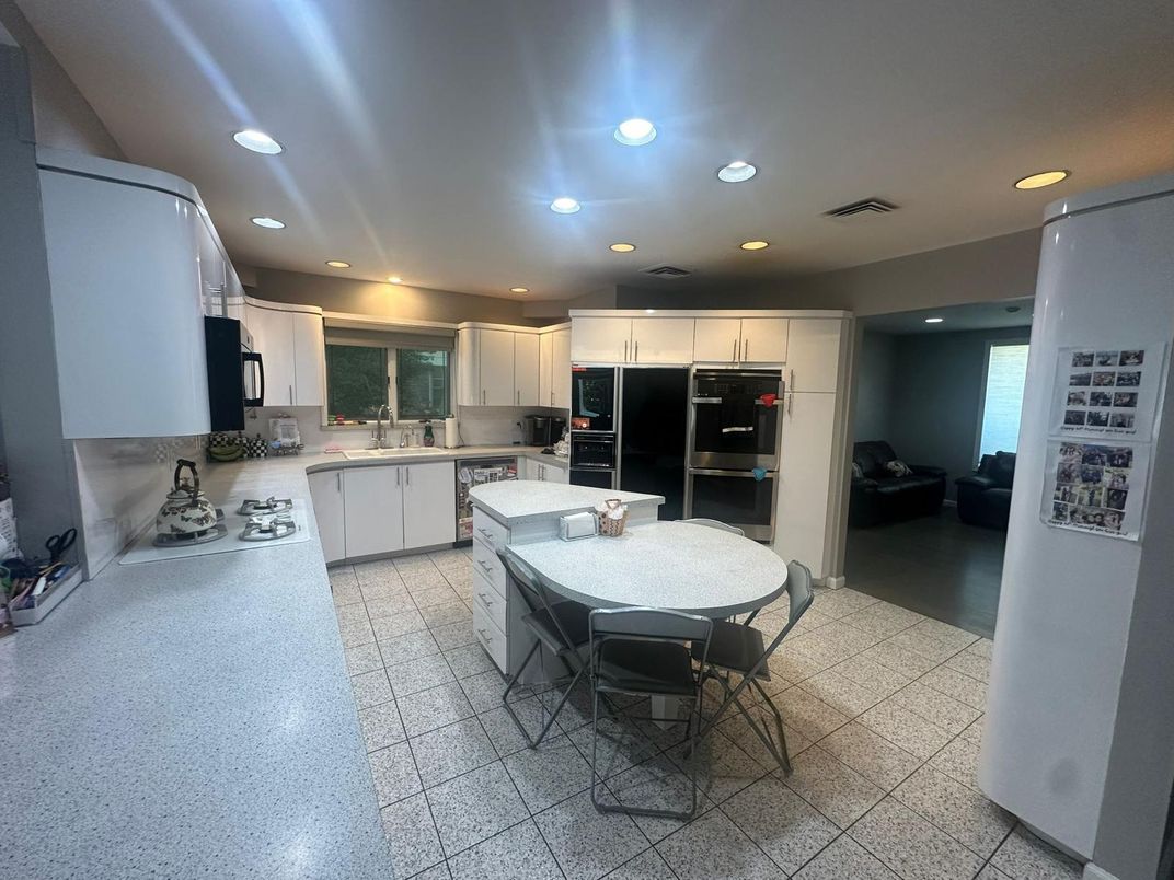 Dining room, Interior, Kitchen, Recessed Lighting, Stainless Steel Appliances