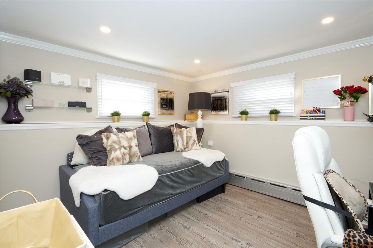 Interior, Recessed Lighting, Wood Texture Flooring