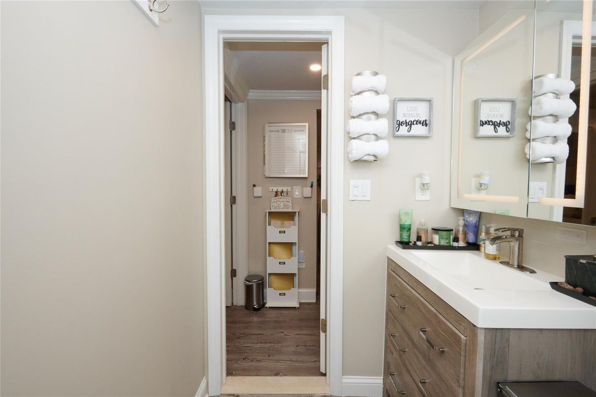 Bathroom, Interior, Recessed Lighting, Wood Texture Flooring