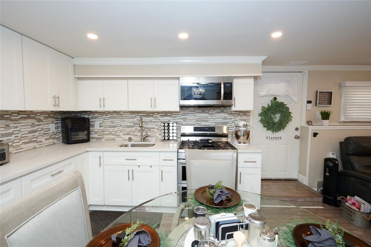Dining room, Interior, Kitchen, Recessed Lighting, Stainless Steel Appliances, Wood Texture Flooring