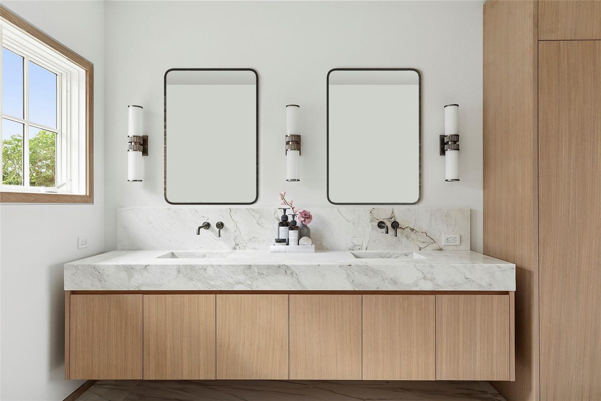 Bathroom, Dual Sink Vanities, Interior