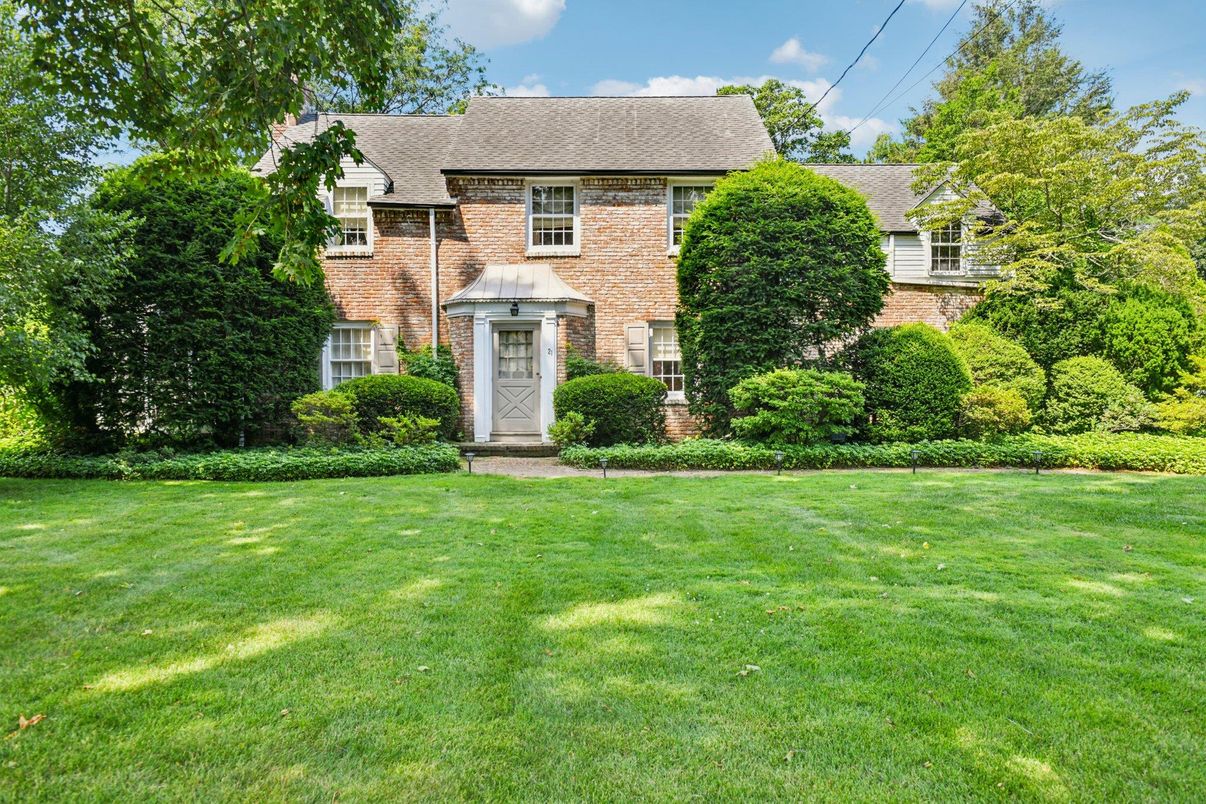 Backyard, Exterior, Facade, Brick Facade, Georgian