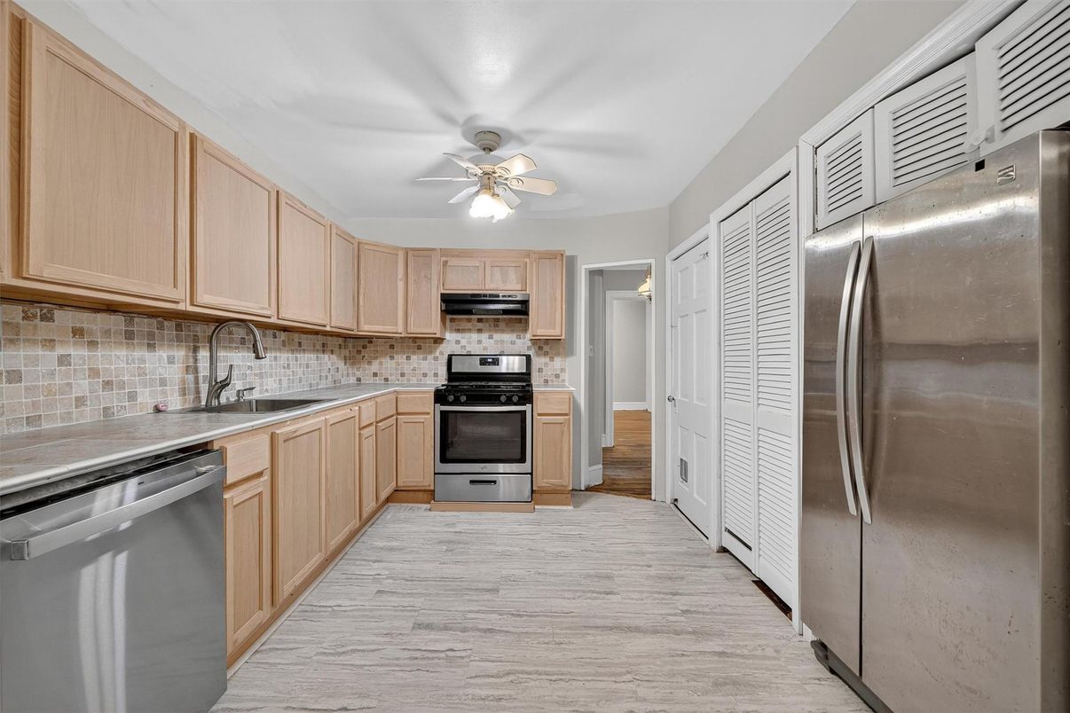 Interior, Kitchen, Stainless Steel Appliances, Wood Texture Flooring