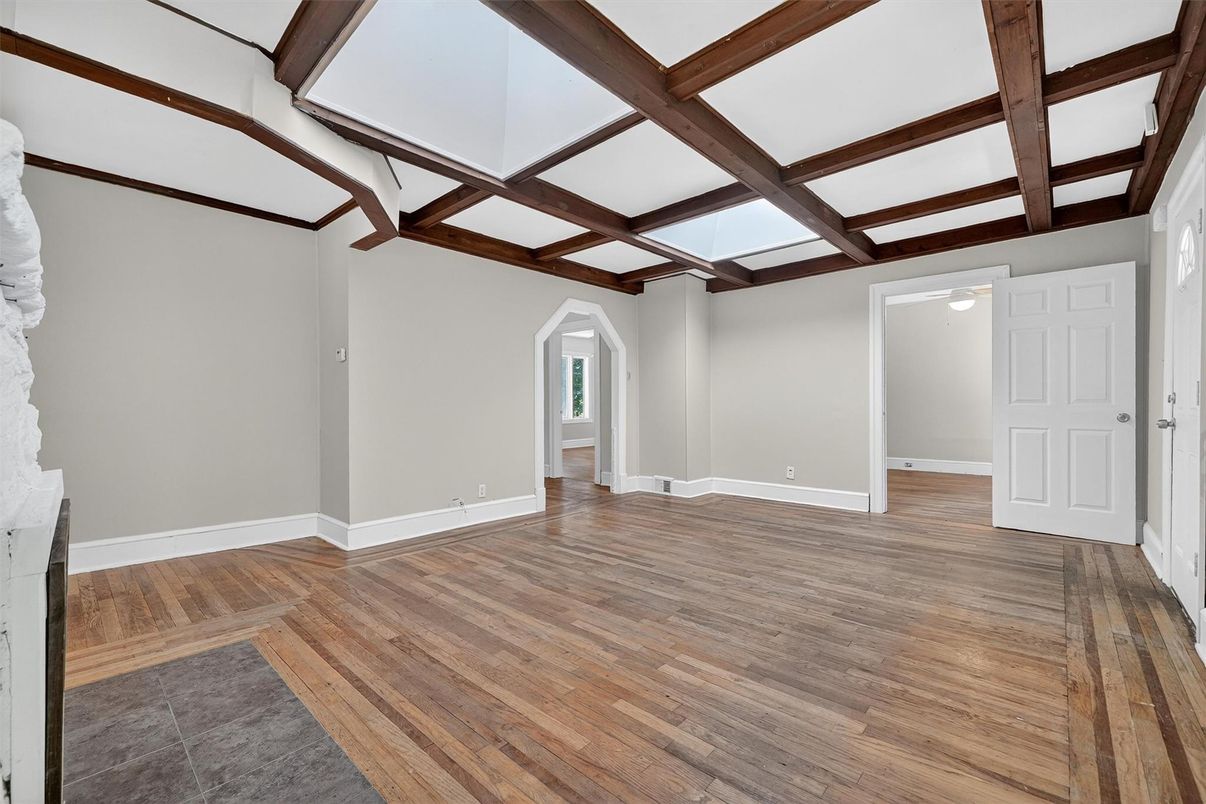 Empty room, Interior, Wooden Beams, Wood Texture Flooring