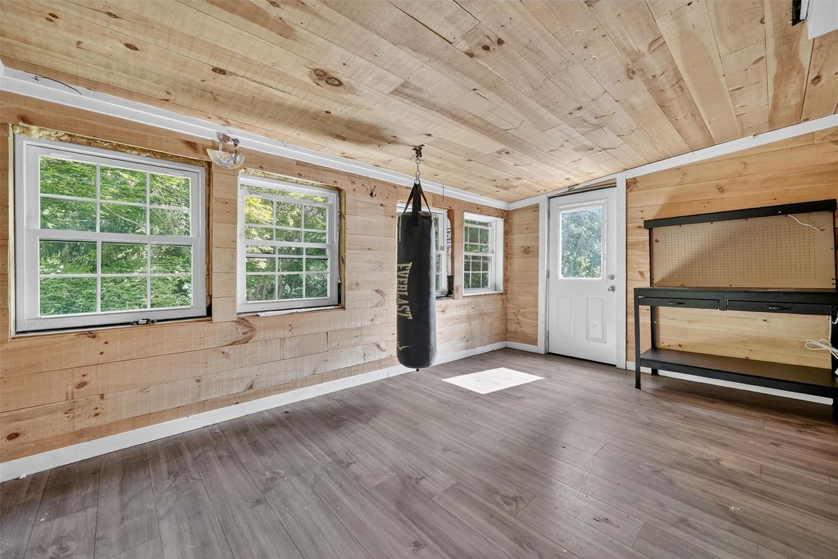 Empty room, Interior, Pendant Lights, Wooden Ceilings, Wood Texture Flooring, Wooden Walls