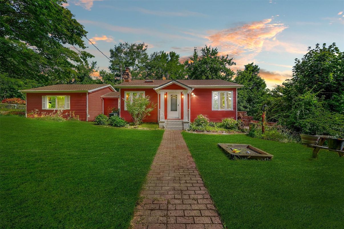 Backyard, Exterior, Facade, Ranch