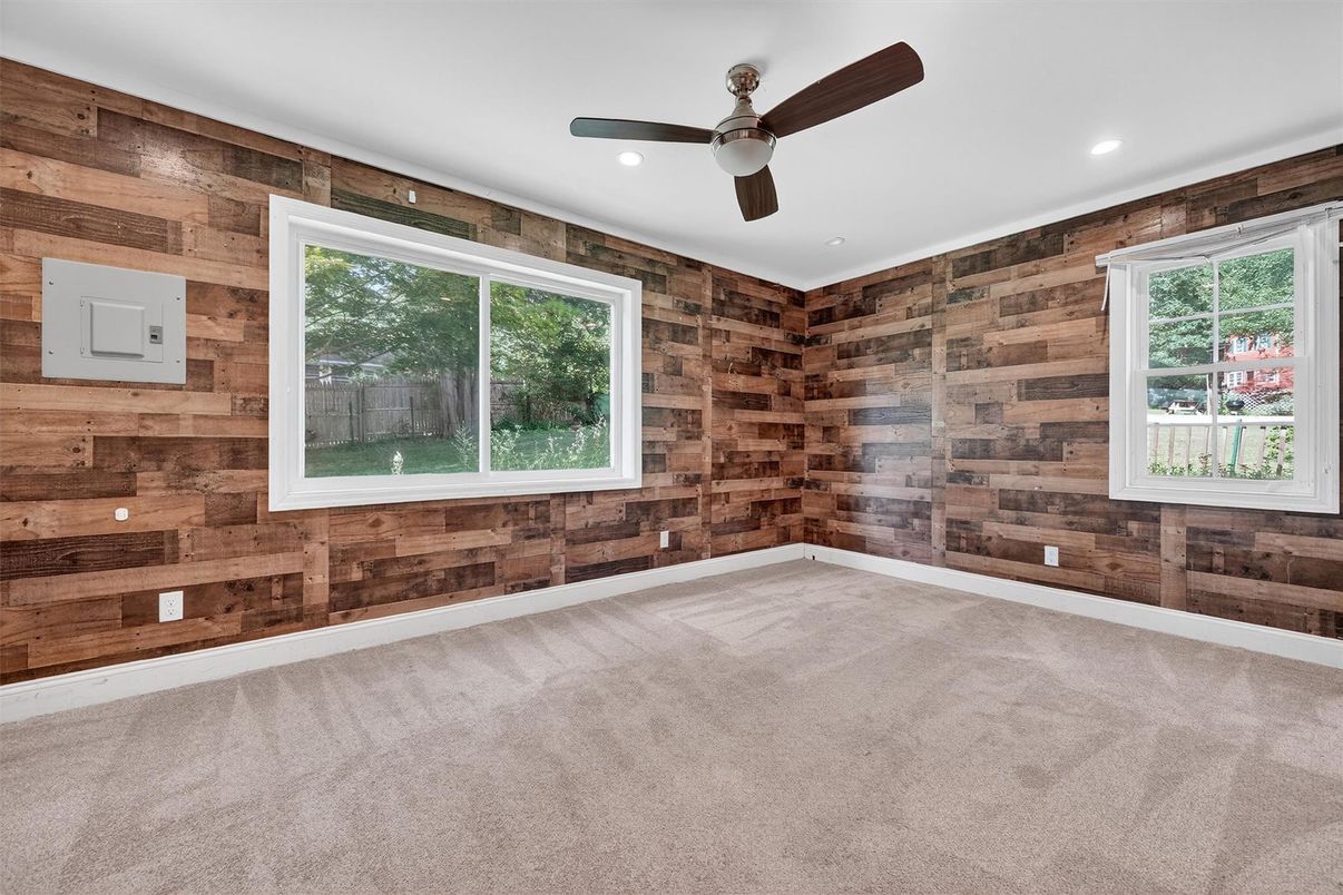 Empty room, Interior, Recessed Lighting, Wooden Walls