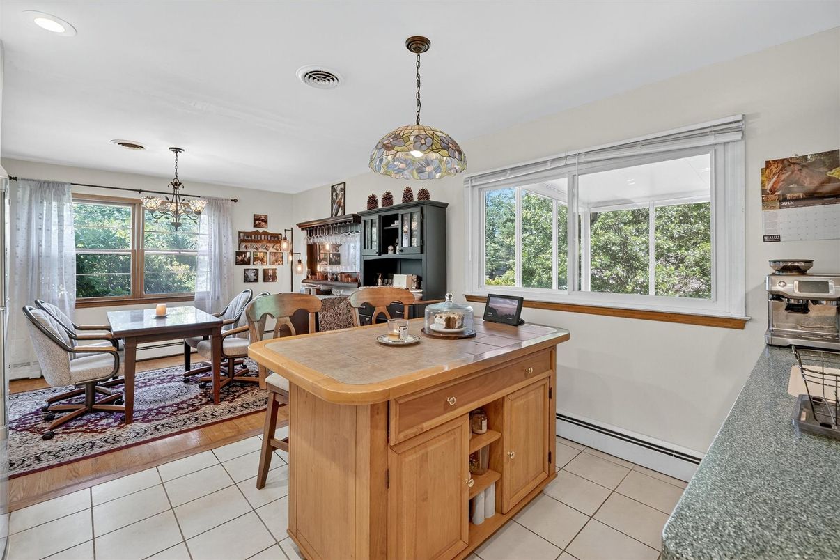 Dining room, Interior, Pendant Lights, Recessed Lighting