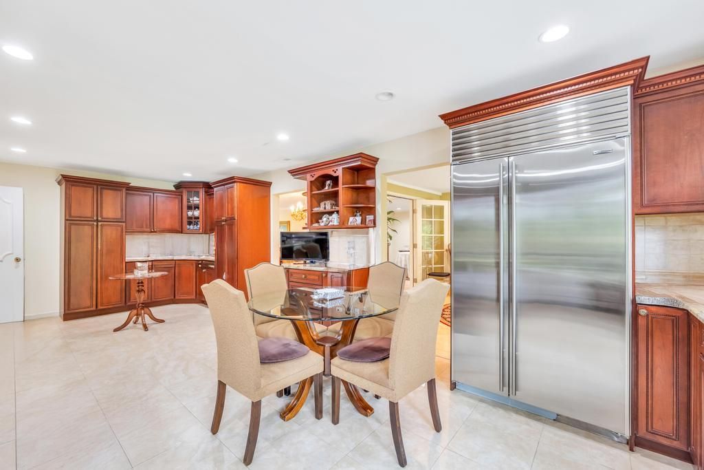Dining room, Interior, Kitchen, Recessed Lighting, Stainless Steel Appliances